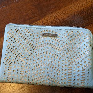 Double Clutch - Soft Mint Perf